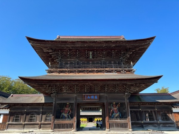 国宝・瑞龍寺に花と音が響く「北陸芸術祭2026」開催