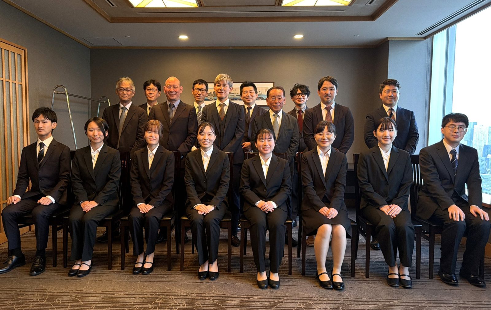 会議室.COM最新情報|2027年度内定式の日程と内定者数を確認